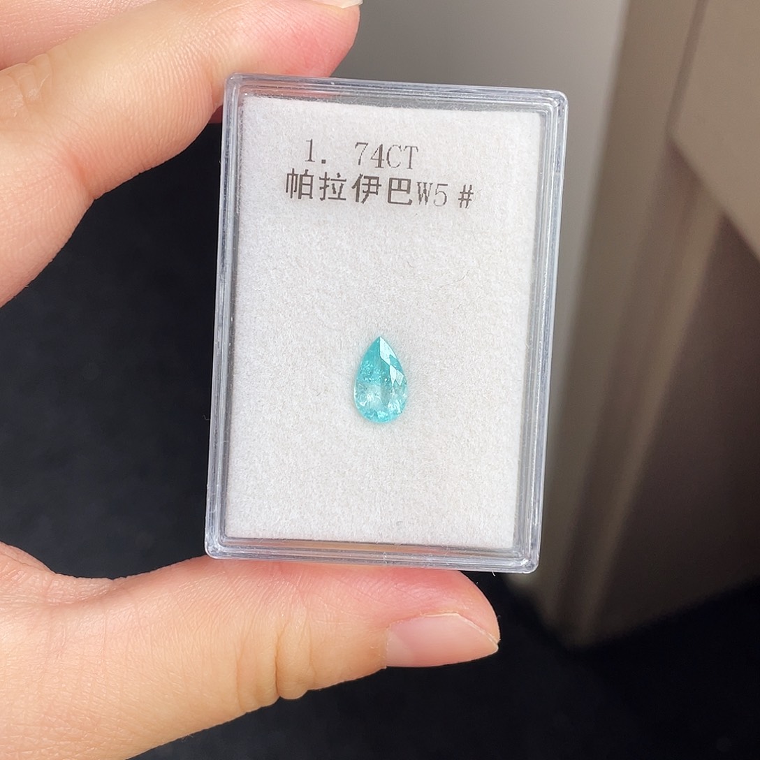 帕拉依巴碧玺裸石未镶嵌心*1.74ct