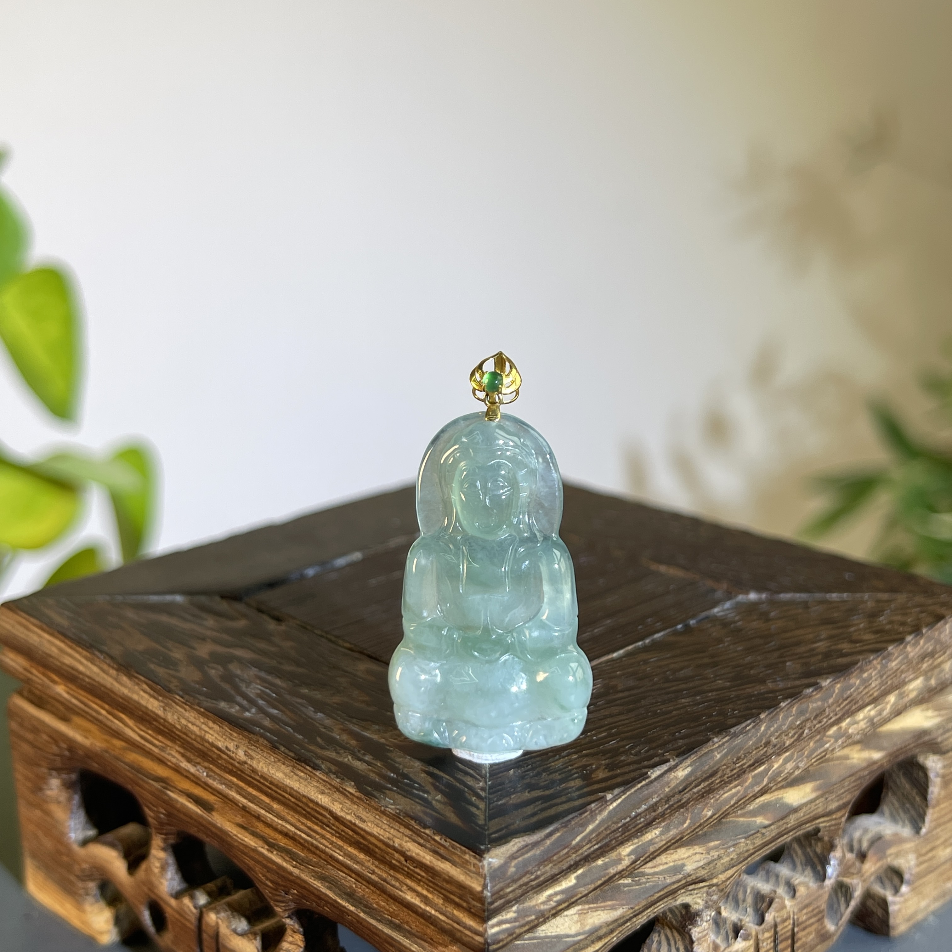 JTB07-015  天然缅甸A货翡翠 18K扣正装观音