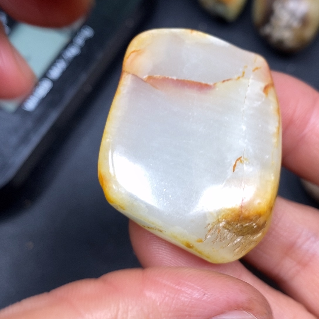 和田玉未镶嵌珠宝奇石