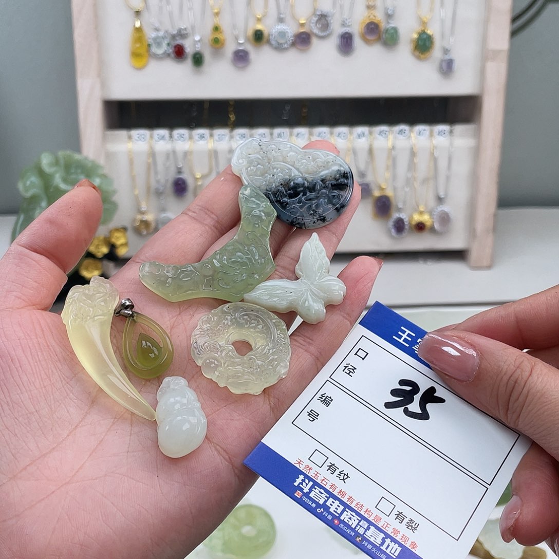 岫玉未镶嵌吊坠吊坠