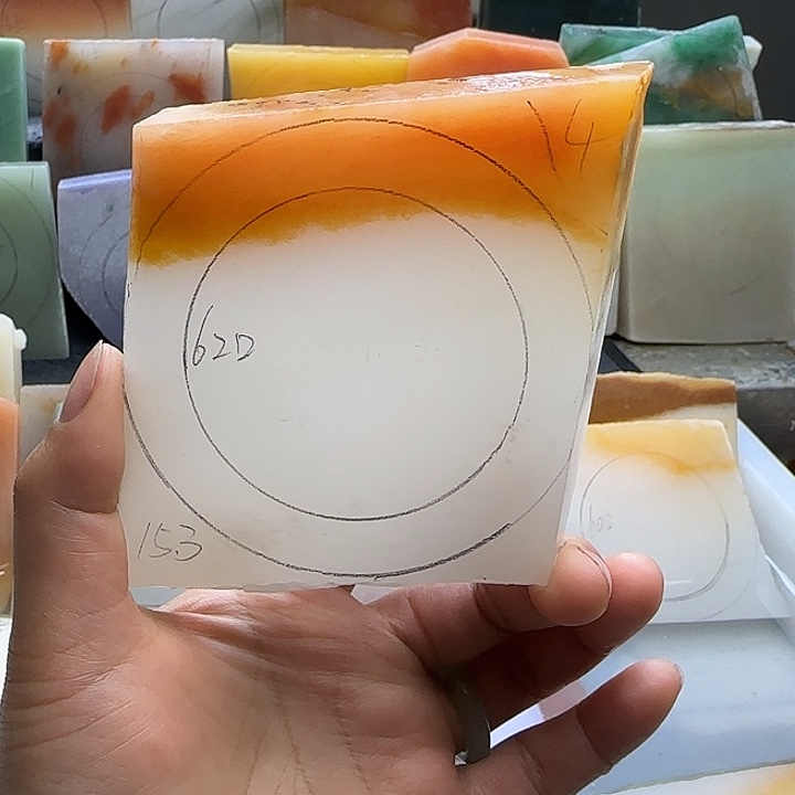 定制石英质玉金丝玉