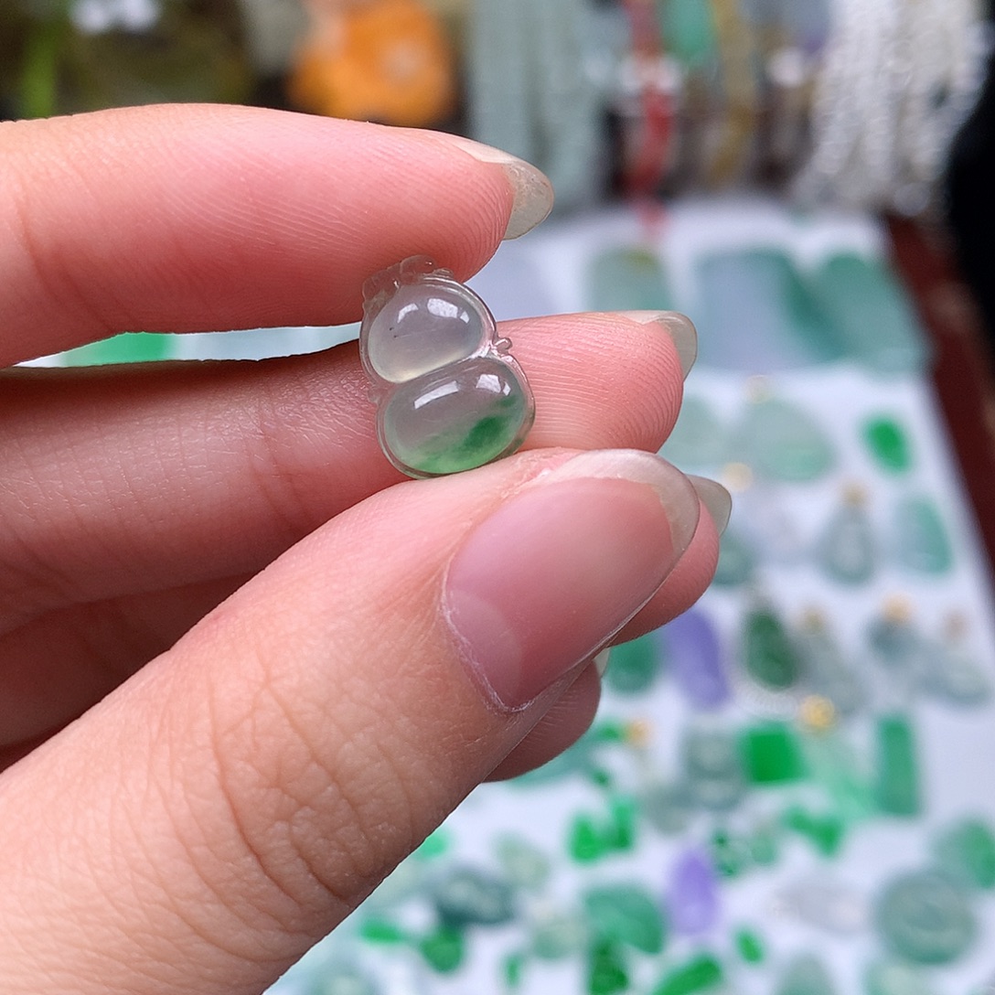 翡翠裸石缅甸天然A货翡翠冰种葫芦贝