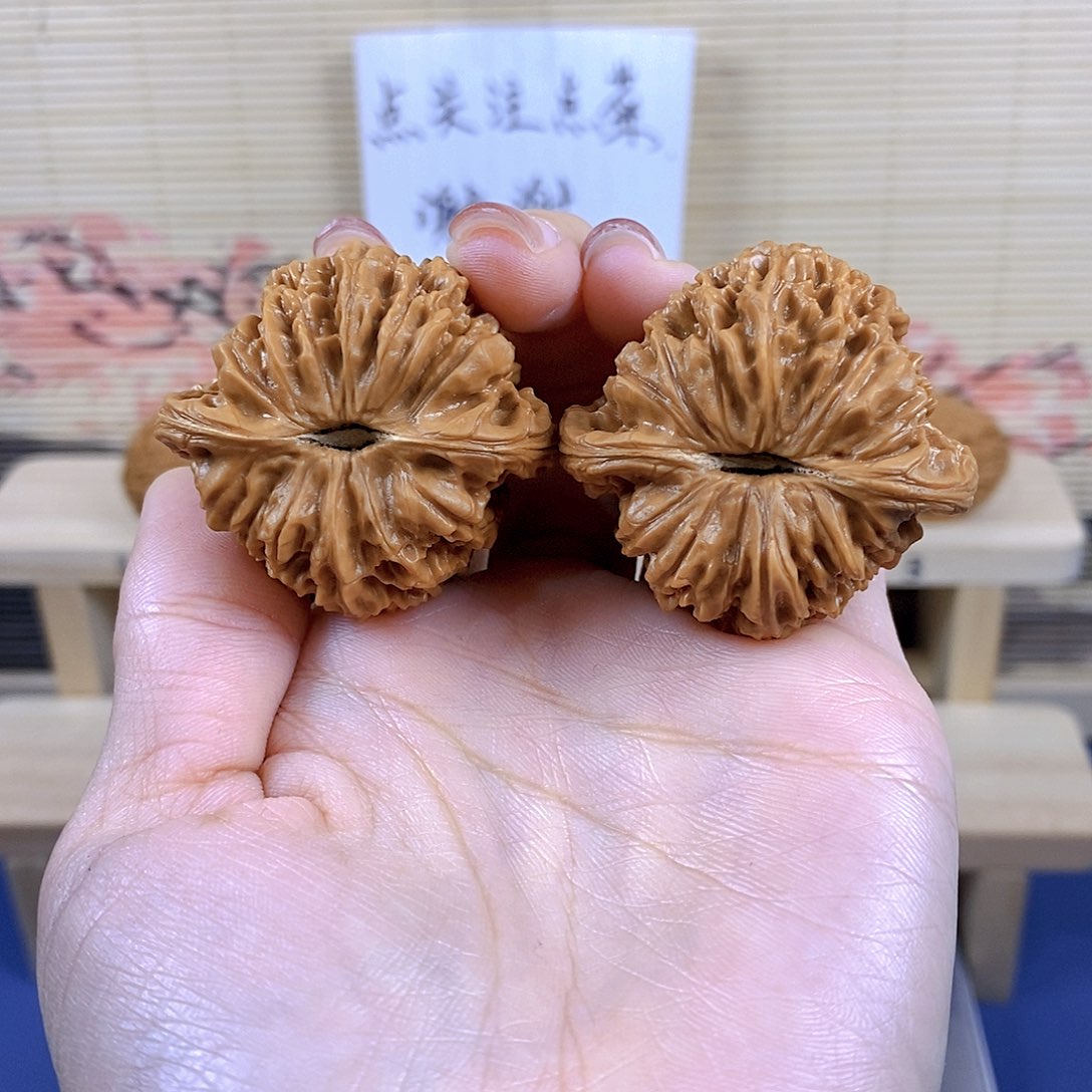 c***4文玩核桃吊坠南疆石