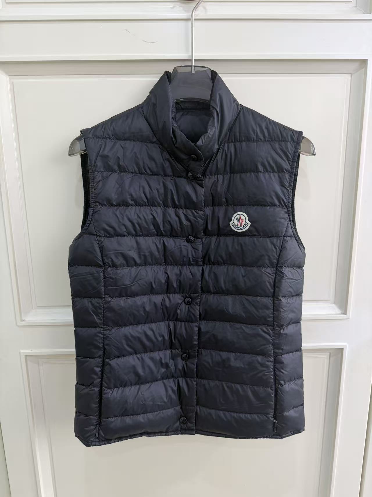 99新 MONCLER 盟可睐Liane黑色轻薄徽标羽绒服马甲 1码