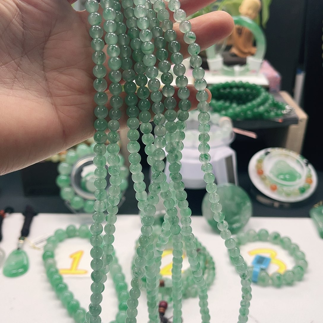 石英质玉颈饰未镶嵌