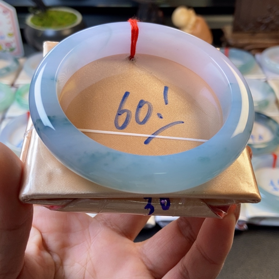 翡翠未镶嵌手镯5冰胶飘花