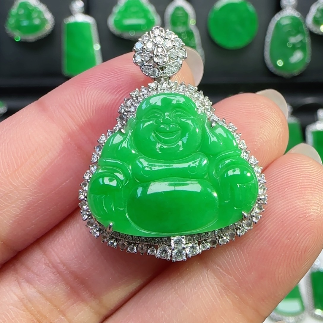 翡翠18K金镶嵌颈饰吊坠