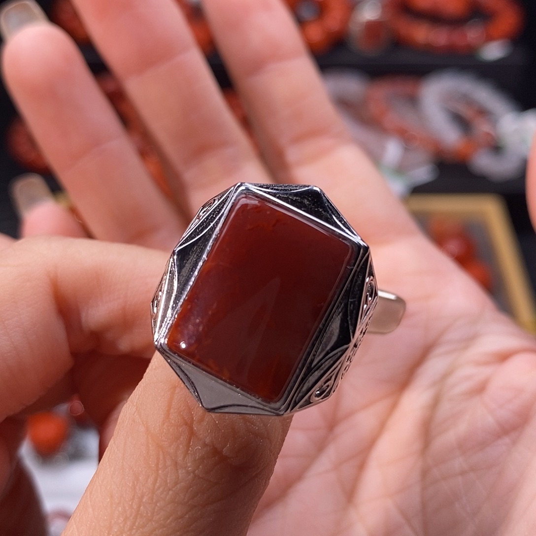 南红玛瑙银S925镶嵌四川凉山牛血红男戒