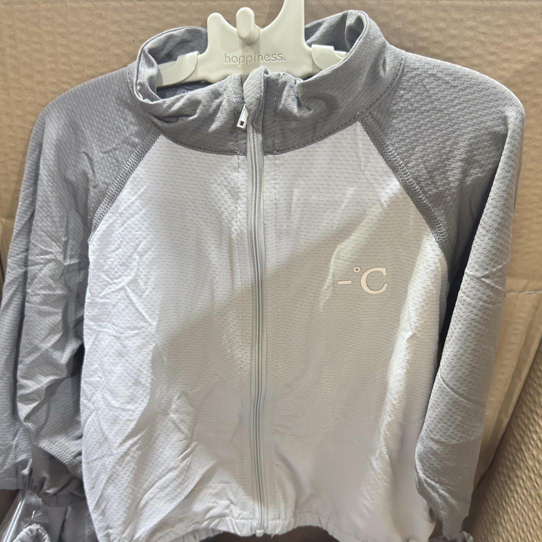 A136儿童拼色外套