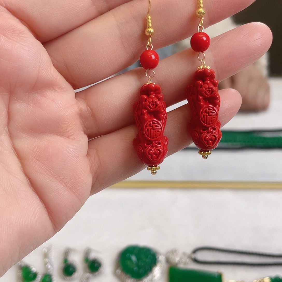 石英质玉合金耳饰