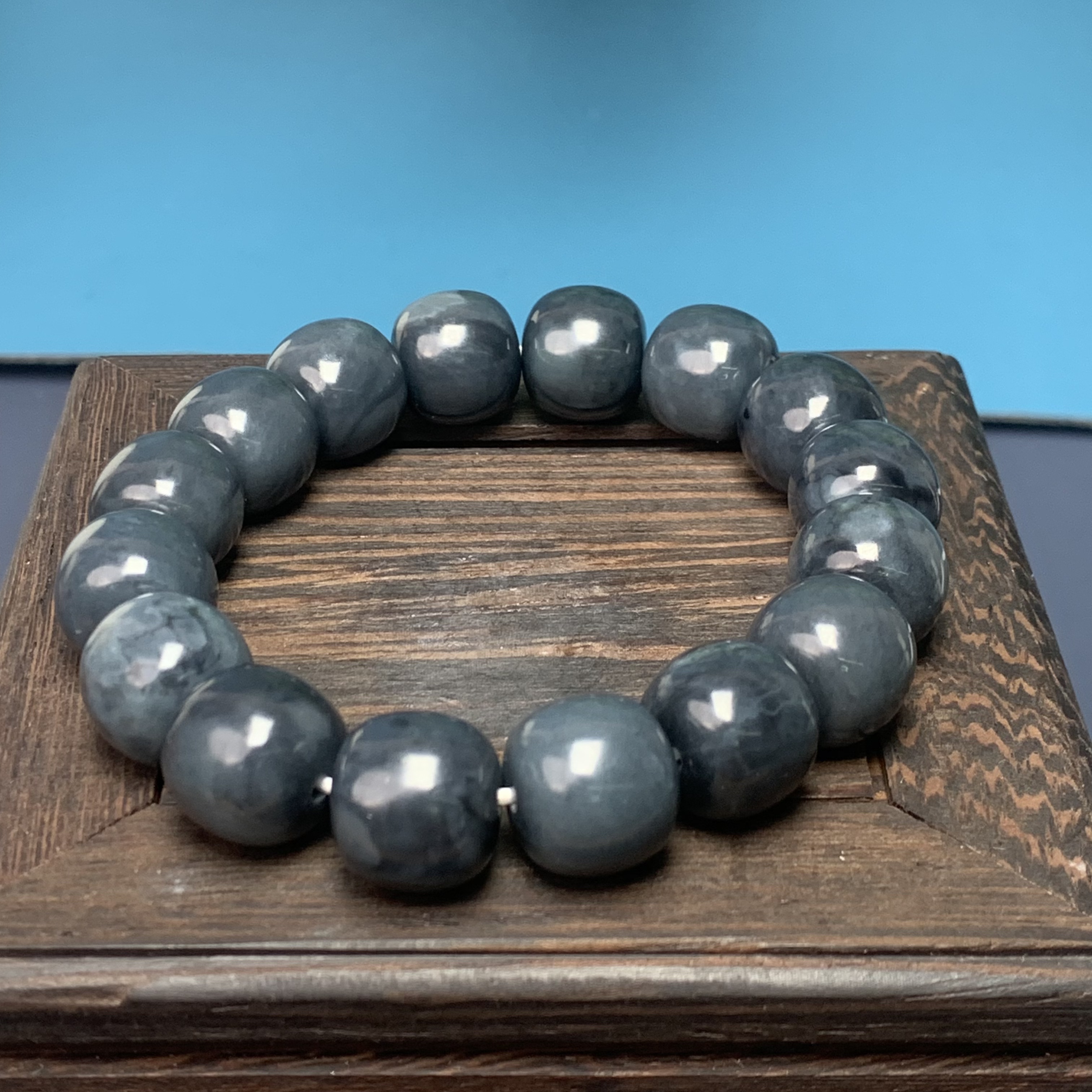 F523珠宝玉石精选和田玉手串