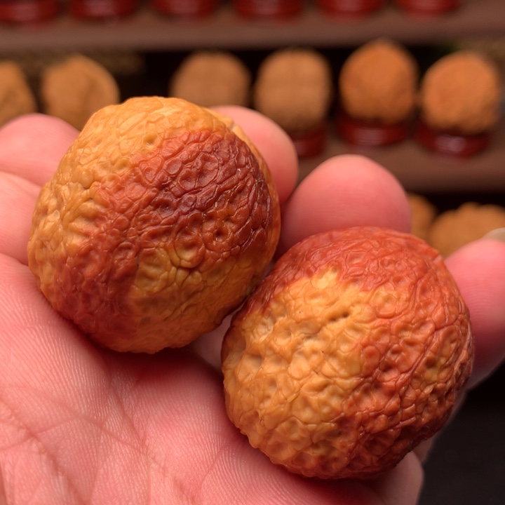 文玩核桃吊坠七彩元宝