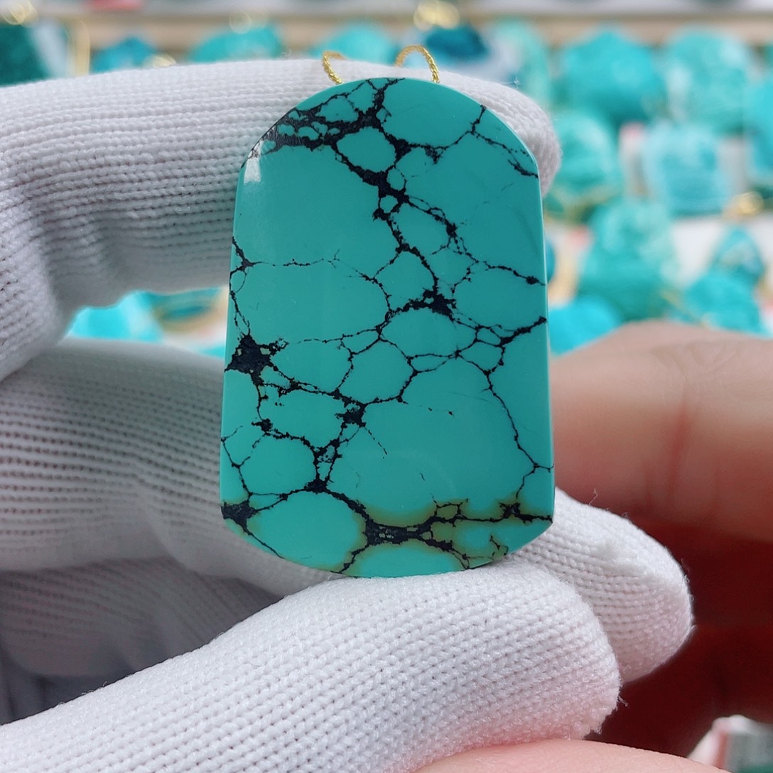 绿松石未镶嵌颈饰