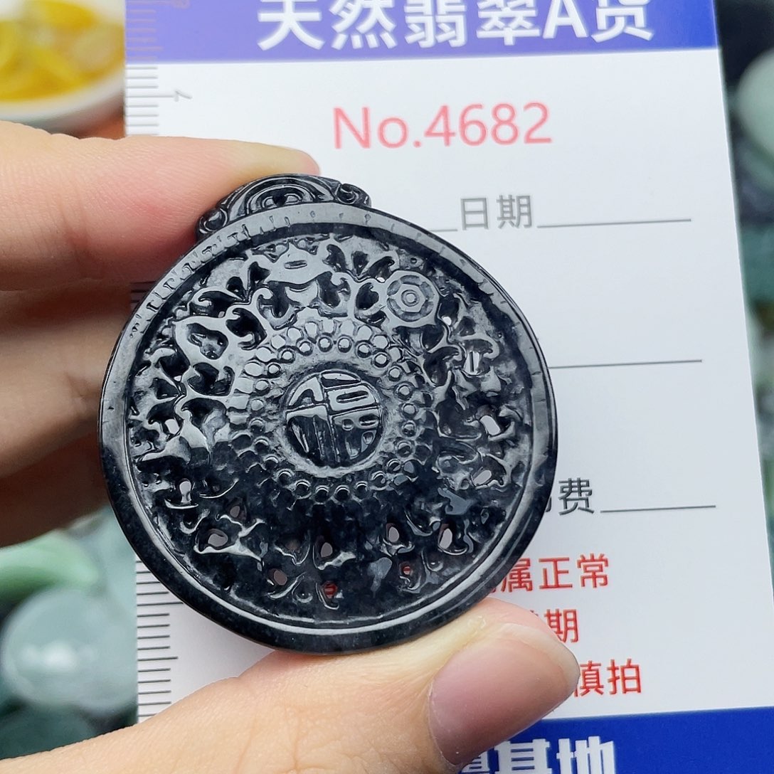 翡翠未镶嵌挂件4682