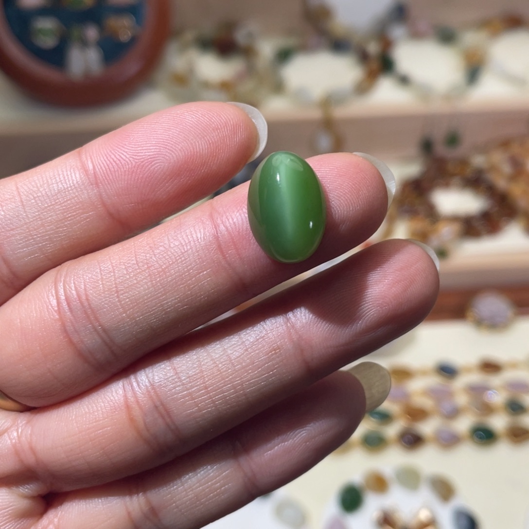 和田玉散珠碧玉猫眼蛋面1.63克