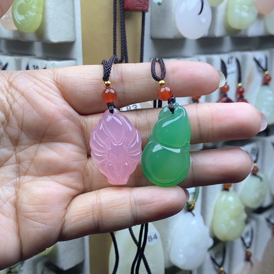 颈饰未镶嵌石英质玉（金丝玉）龙***龖