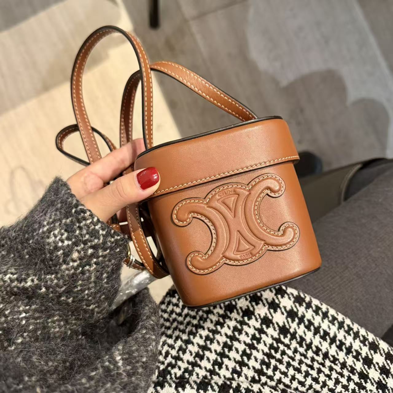 99新 Celine/思琳 celine新款全皮焦糖色盒子包/98-99新