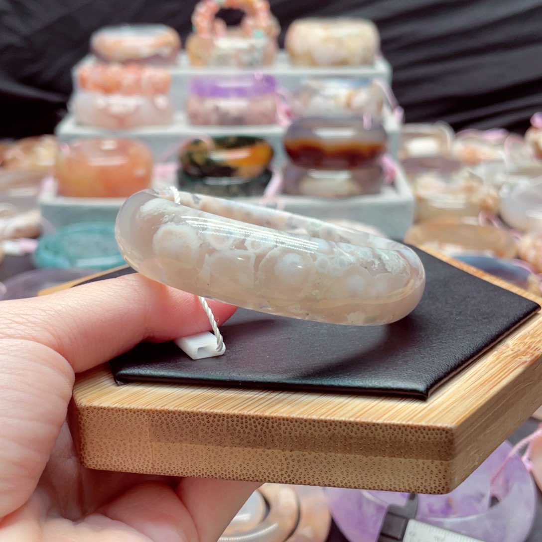 玛瑙/玉髓手镯未镶嵌冷****3