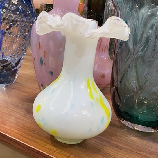 琉璃花瓶高19厘米口径5厘米