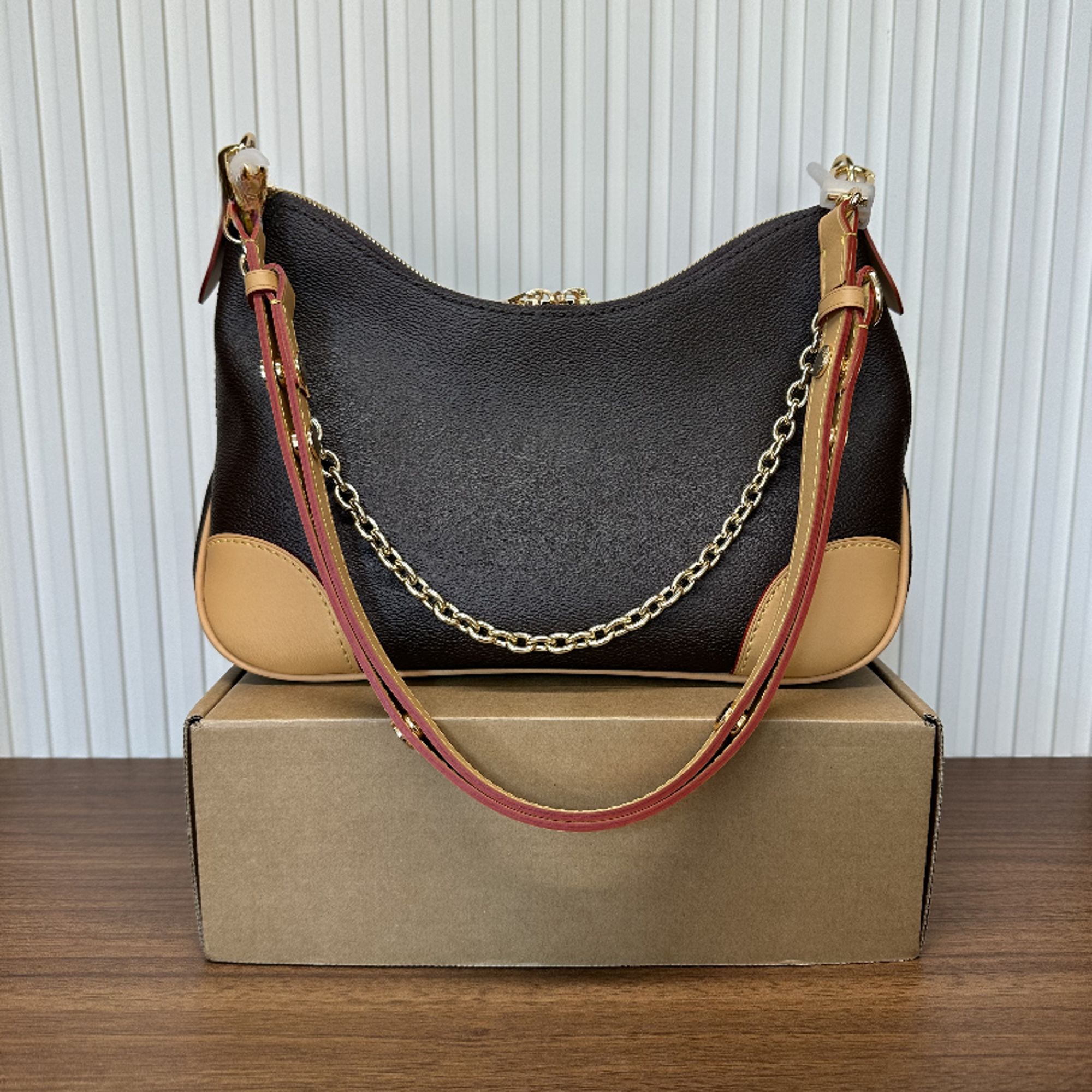 2025（牛角）广版带级刚五金时尚女包