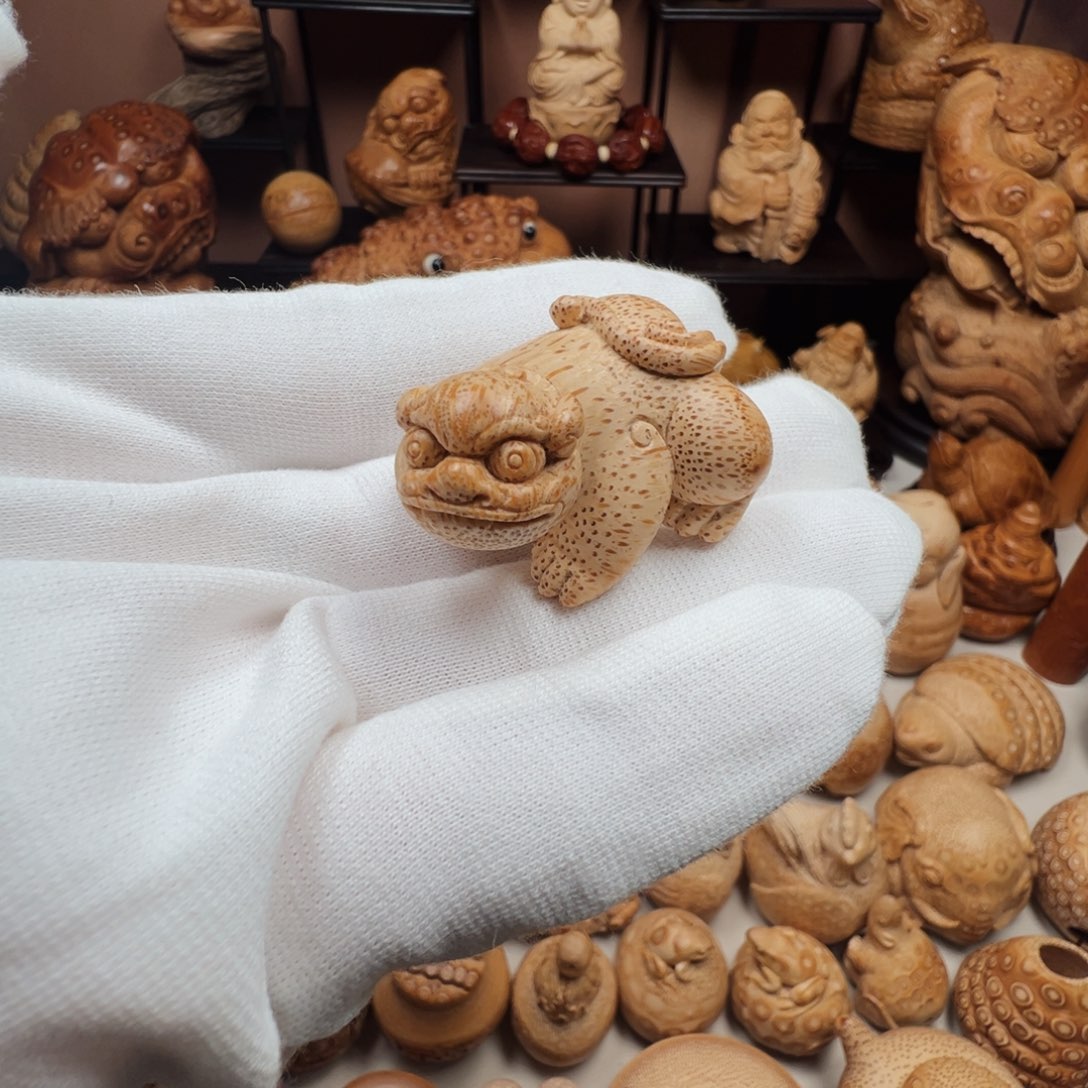 清***风竹竹根雕小貔貅手玩