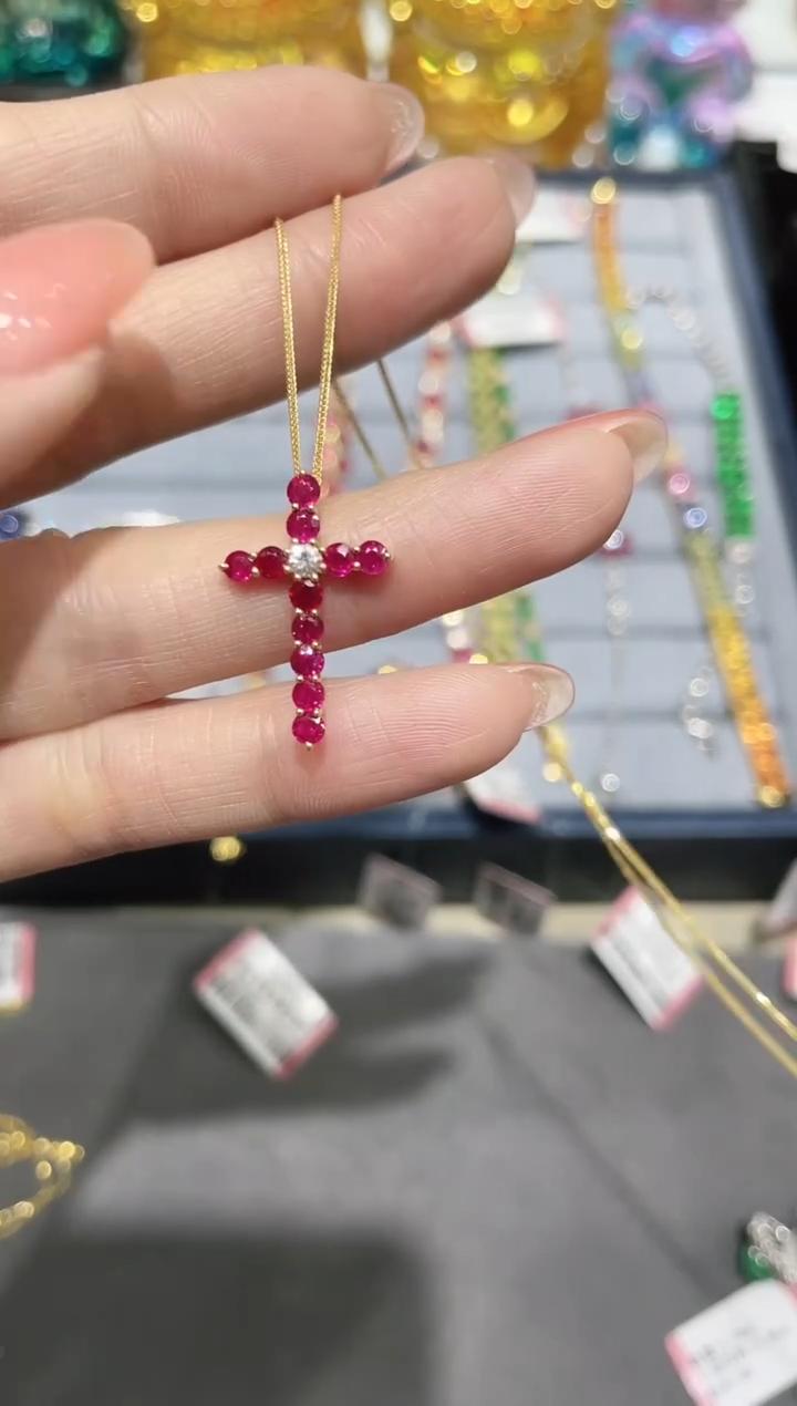 18K金镶嵌天然红宝石项链十字架