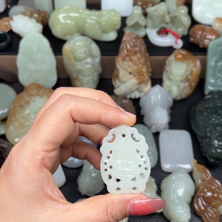 颈饰未镶嵌和田玉