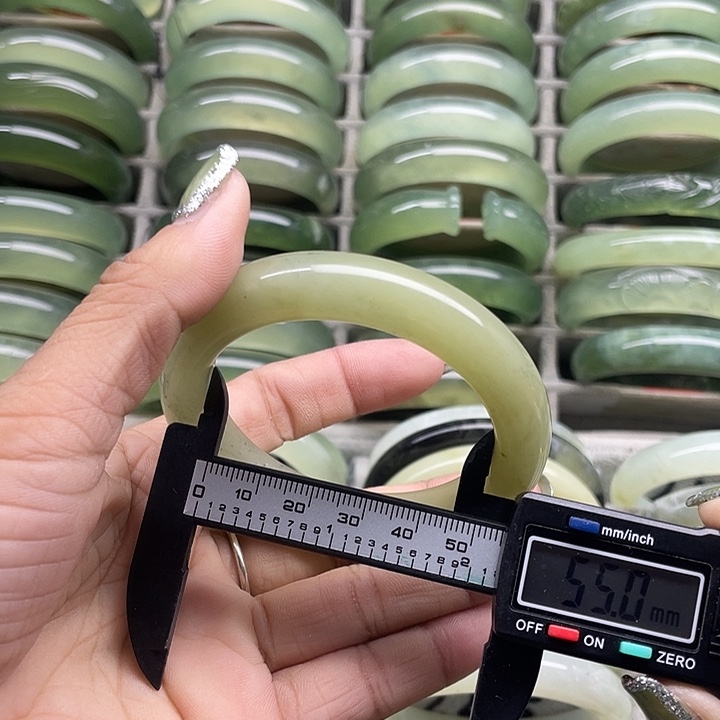 蛇纹石玉未镶嵌手镯279