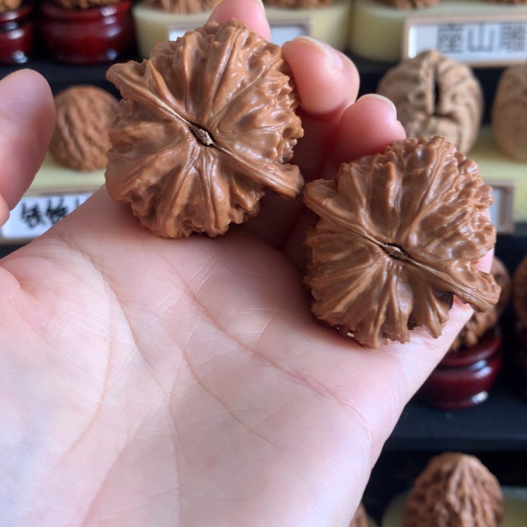 冀***雨木质类文玩核桃白狮子41+