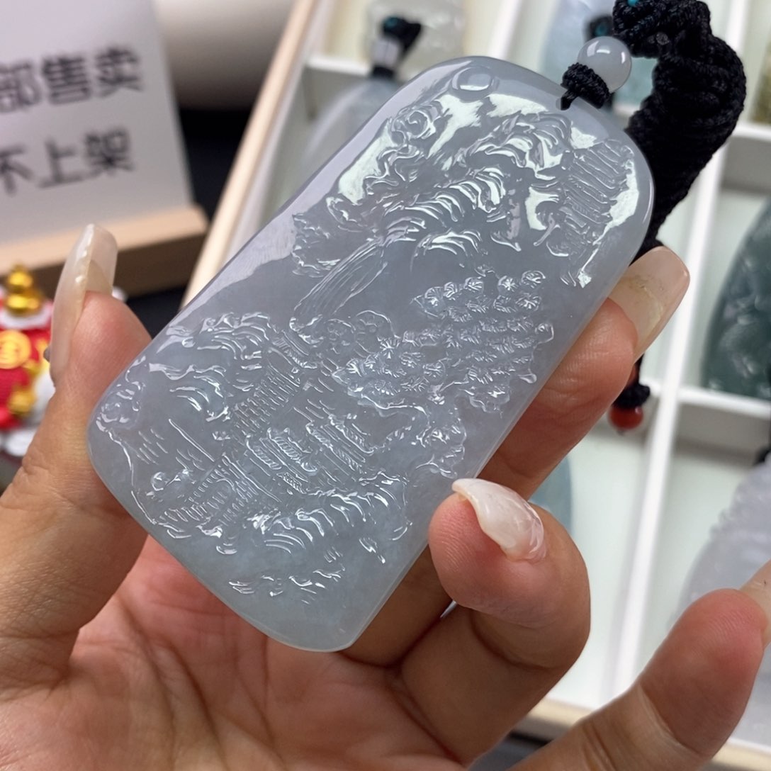 翡翠挂件未镶嵌翡翠