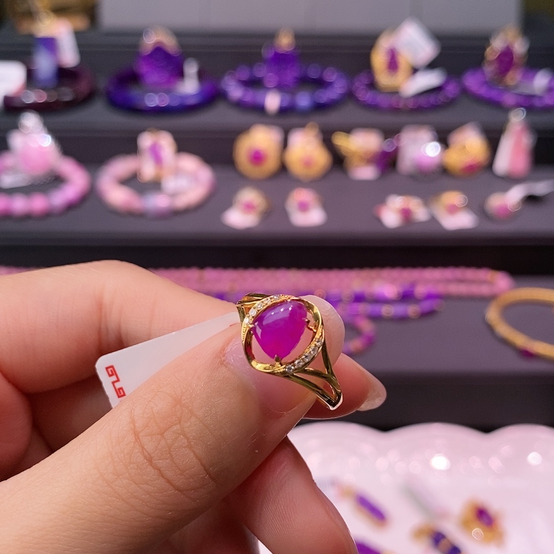 苏纪石（舒俱来）18K金镶嵌戒指