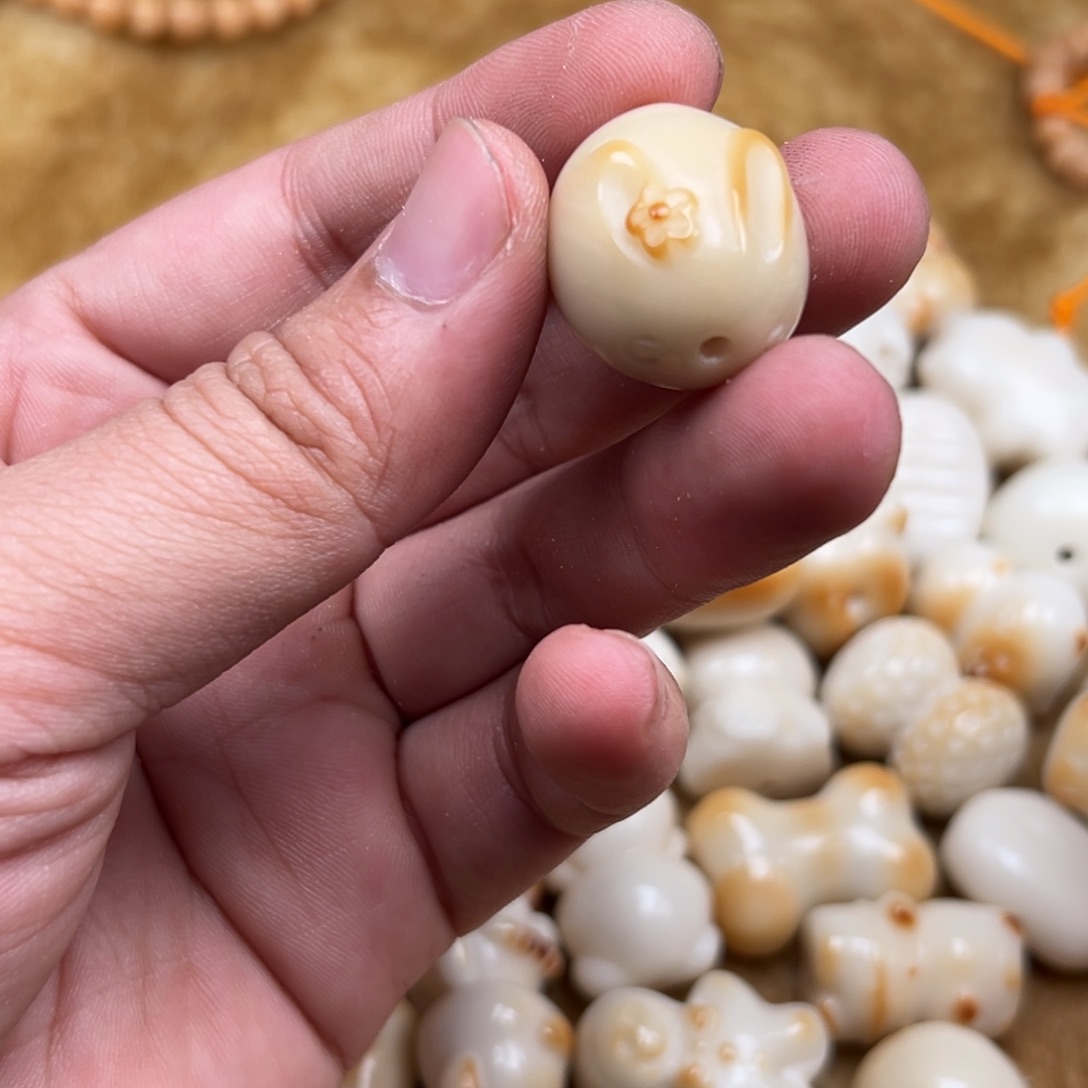 只买单纯的吊坠，没带链子，属的性质。