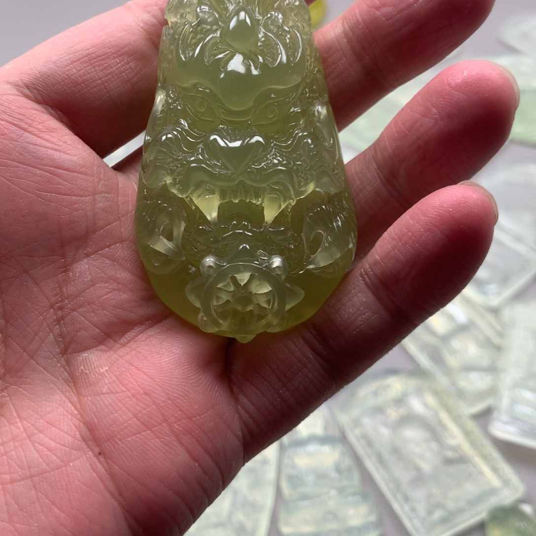 蛇纹石玉颈饰未镶嵌