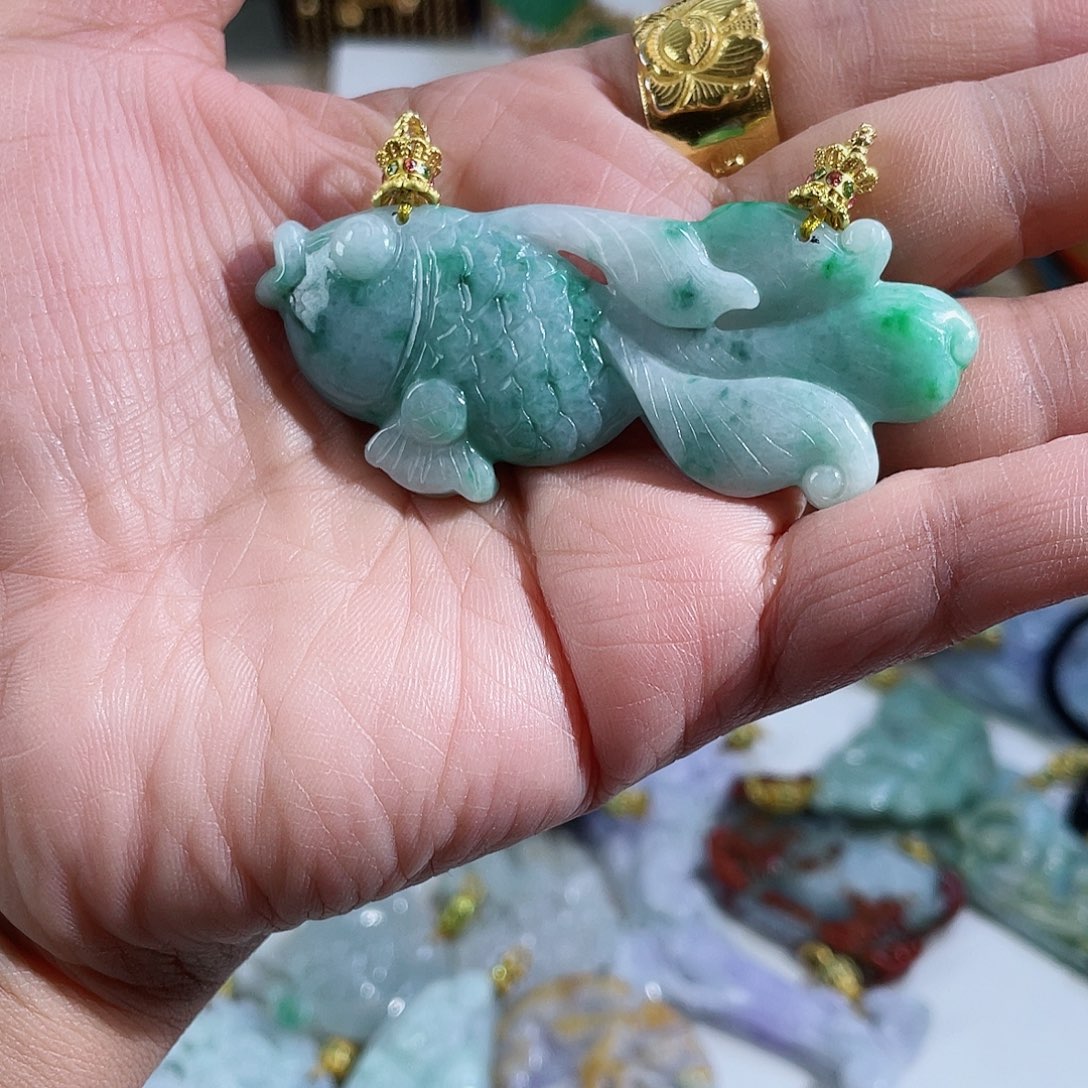 翡翠颈饰未镶嵌翡翠绿鱼