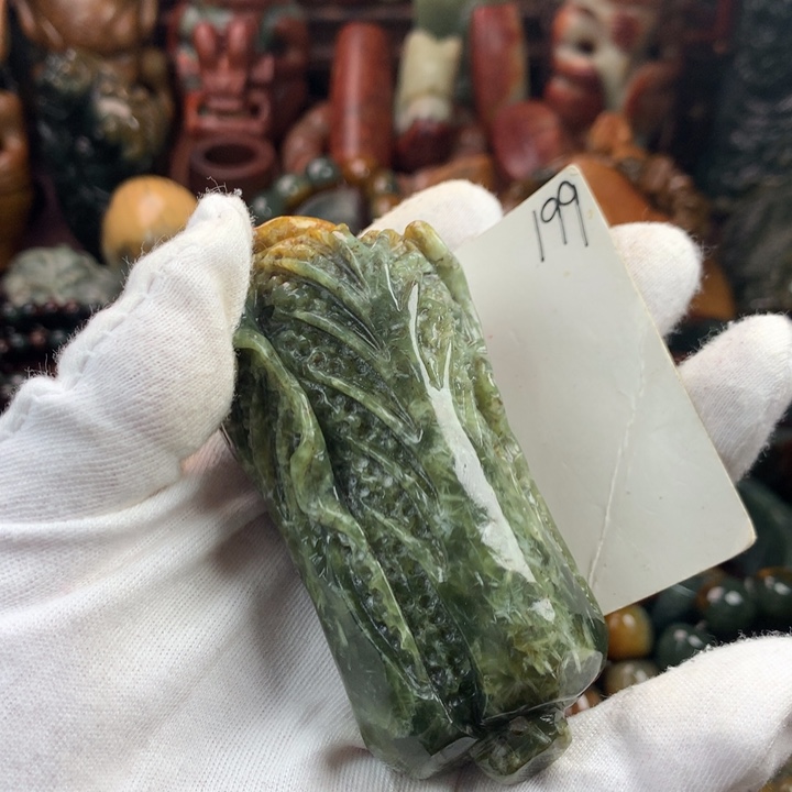 透闪石质玉未镶嵌珠宝奇石