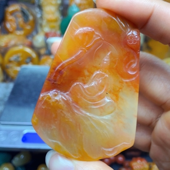 石英质玉（黄龙玉）未镶嵌颈饰