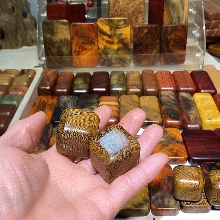 爱***玩香榧木木质把玩件看55888