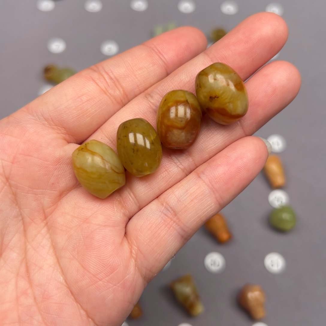 未镶嵌蛇纹石玉颈饰微瑕