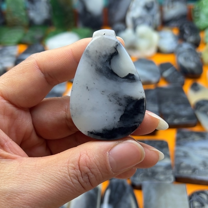 和田玉颈饰未镶嵌