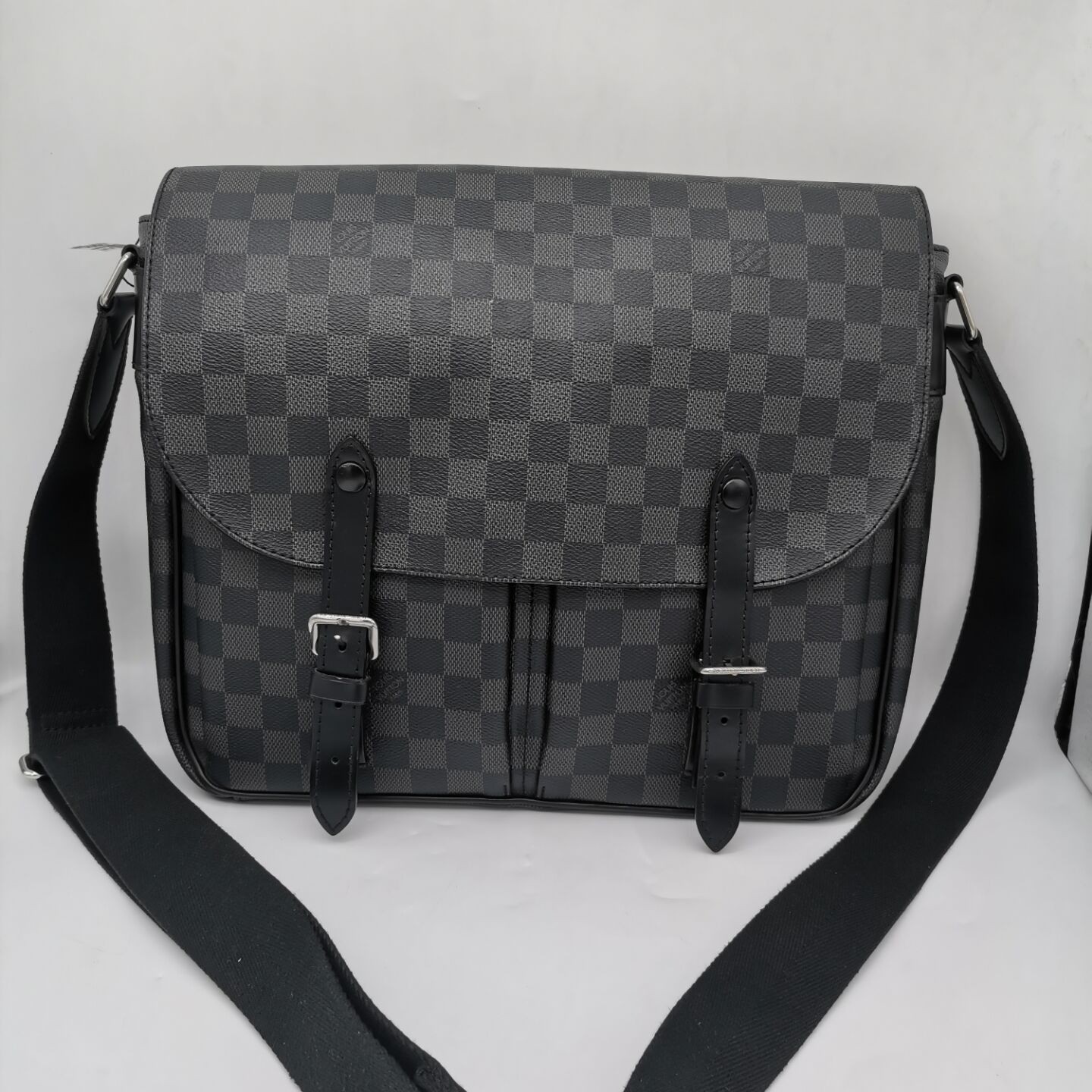 99新 LouisVuitton/路易威登 17590 97新 黑棋盘格剑桥翻盖邮差包