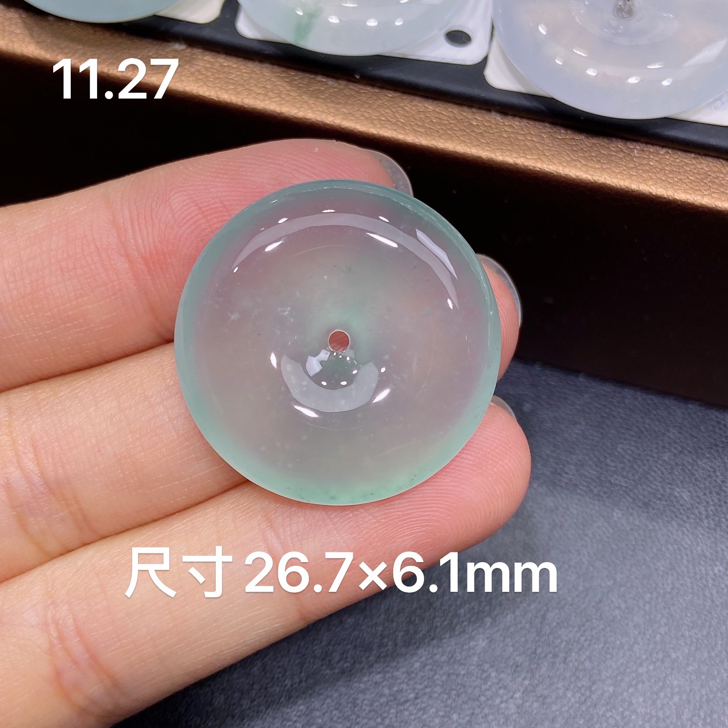 缅甸天然A货翡翠，高冰种，蓝钢纯色平安扣吊坠，冰透精致，精美时尚R