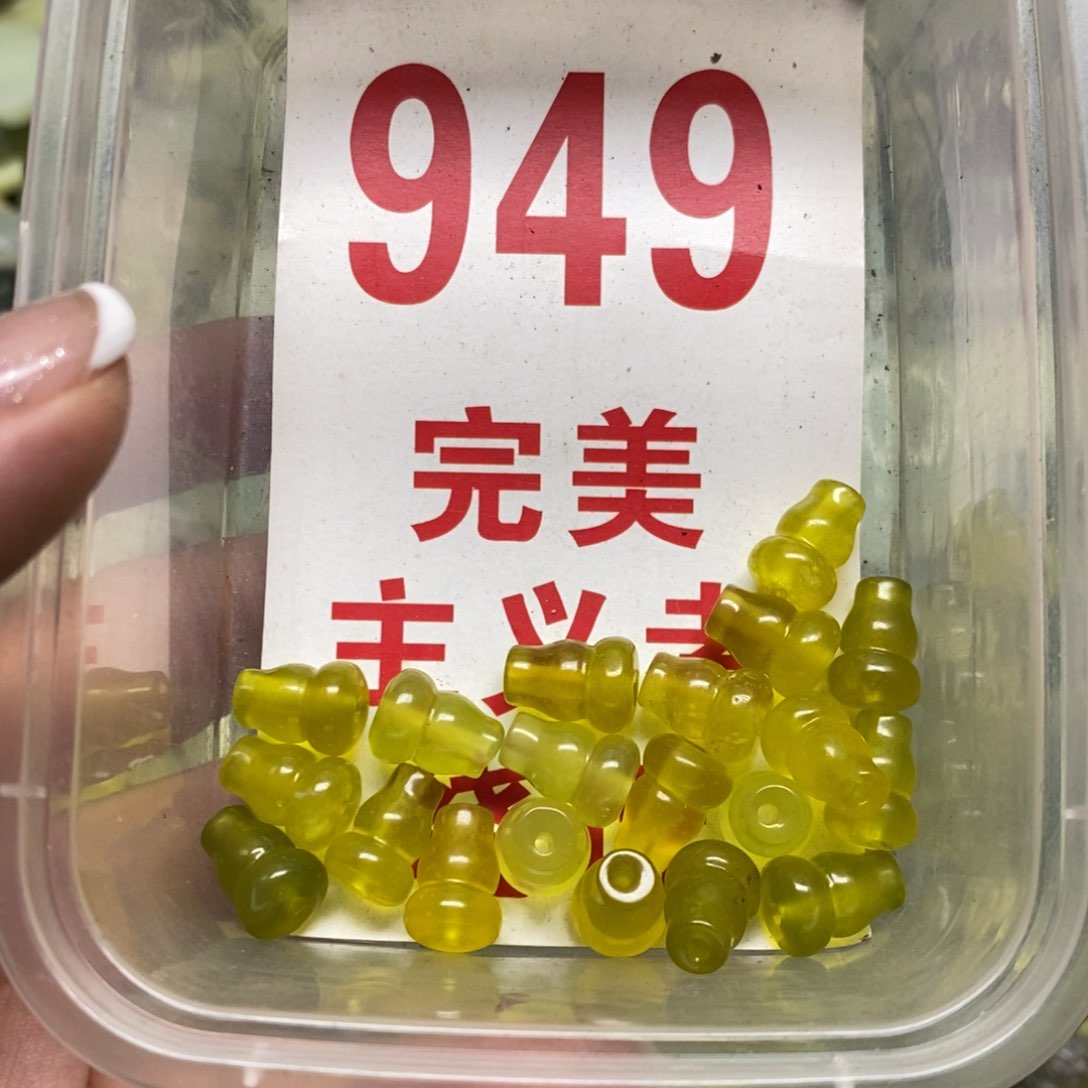 蛇纹石玉挂坠未镶嵌