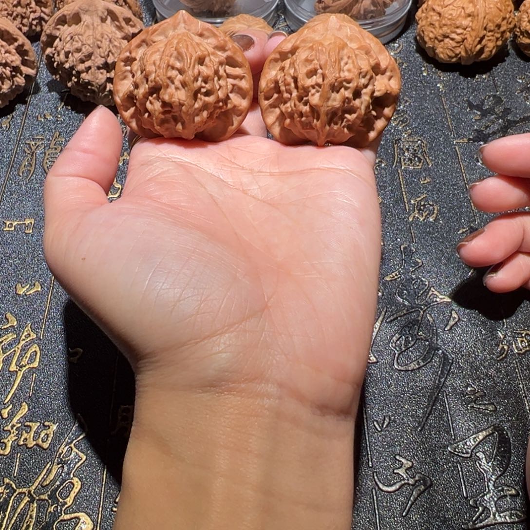 文玩核桃吊坠图图42手把件300