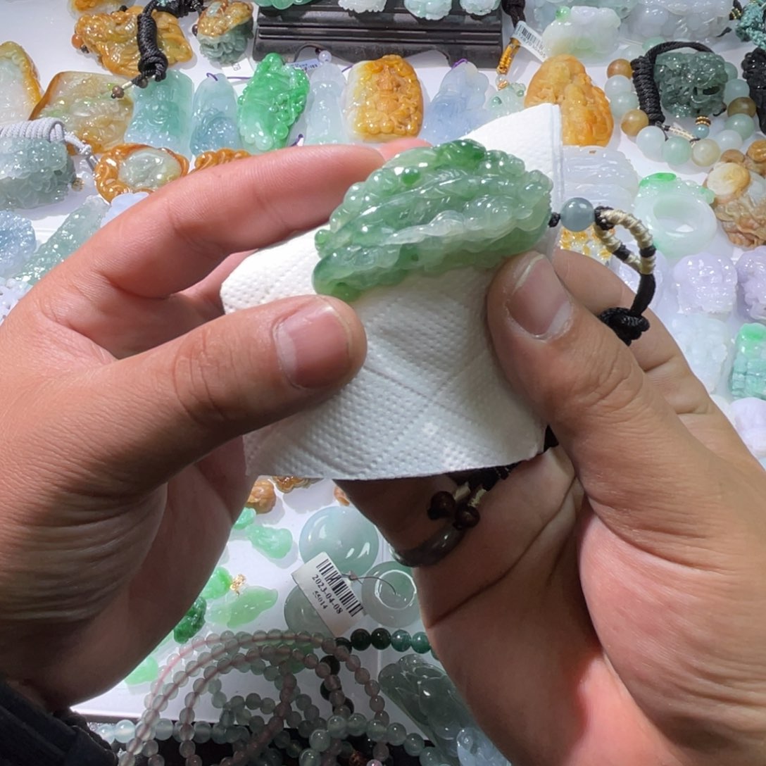 翡翠颈饰未镶嵌天然