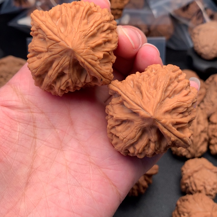 库***校文玩核桃吊坠狮子头