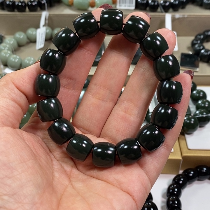 和田玉颈饰未镶嵌给****棚