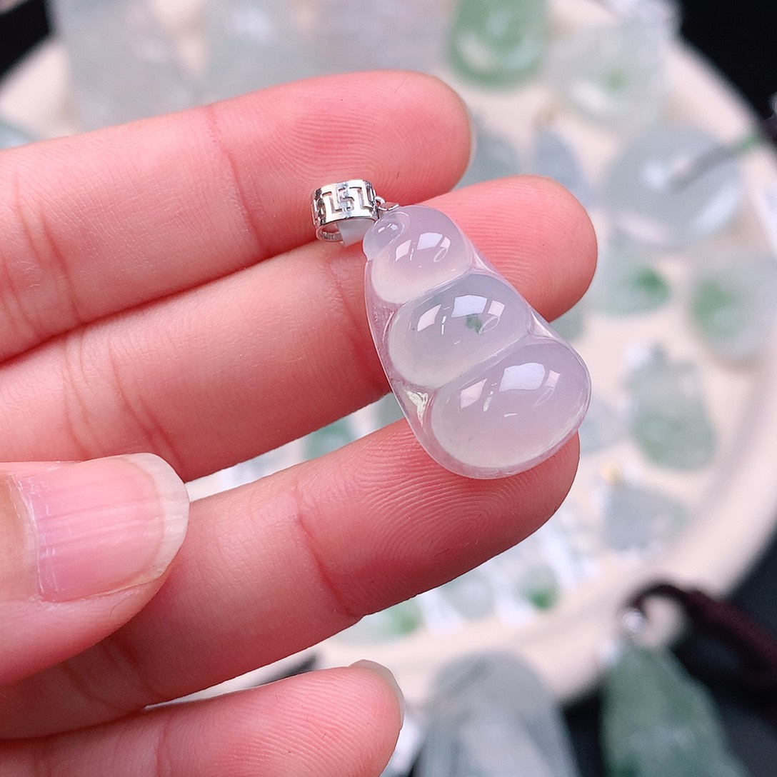 翡翠颈饰18K金镶嵌冰胶豆子