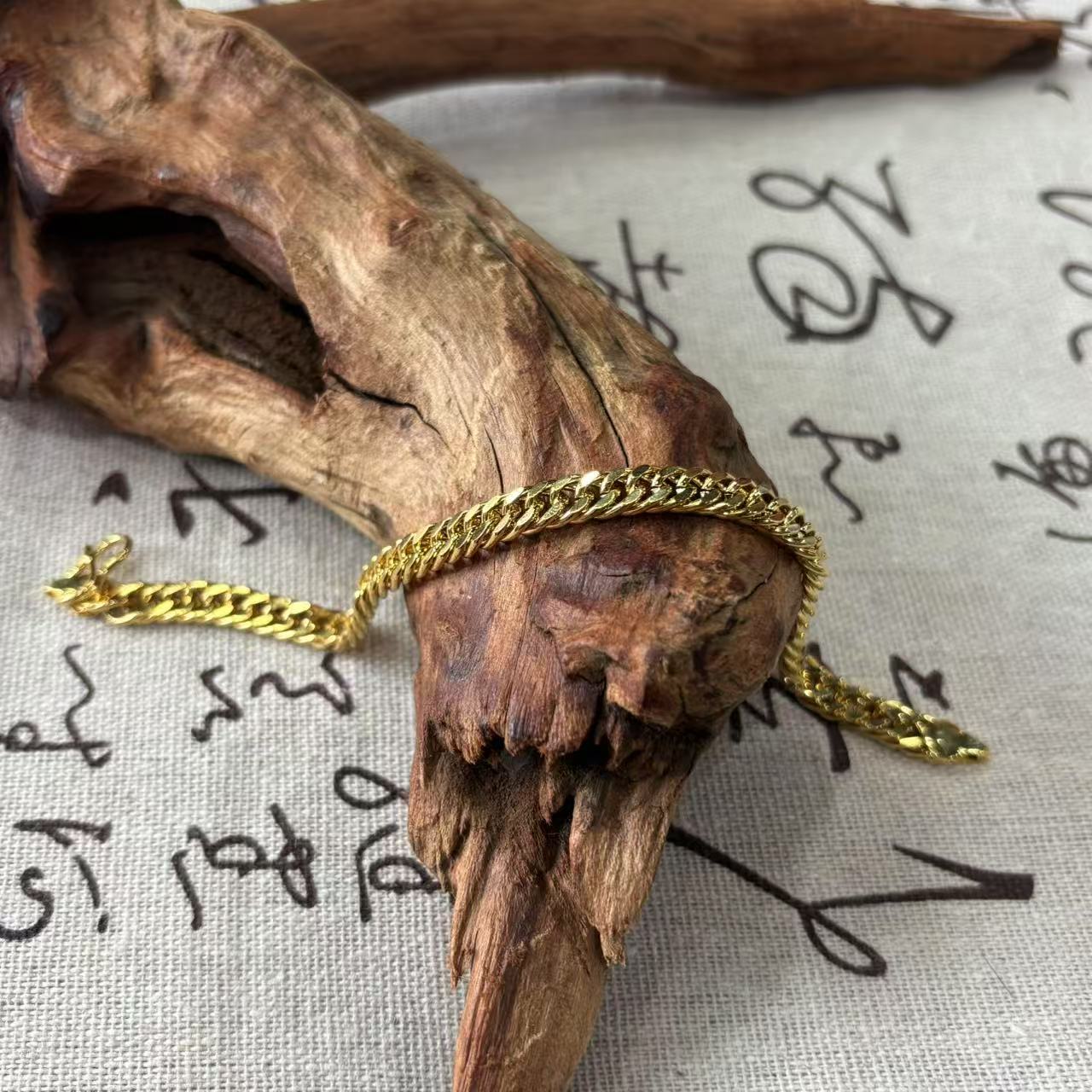 B-3088  时尚精工古巴老板手链 真金工艺+专柜礼盒