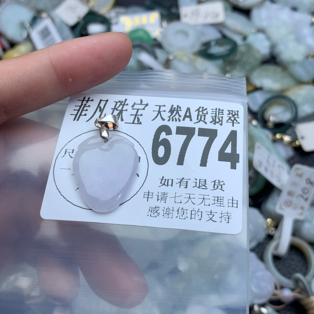 翡翠颈饰未镶嵌6774。