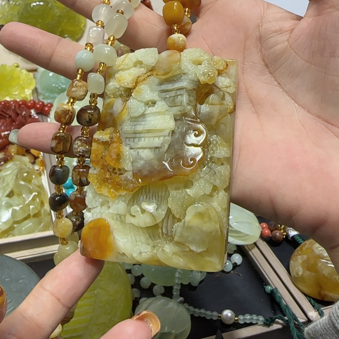 未镶嵌蛇纹石玉吊坠